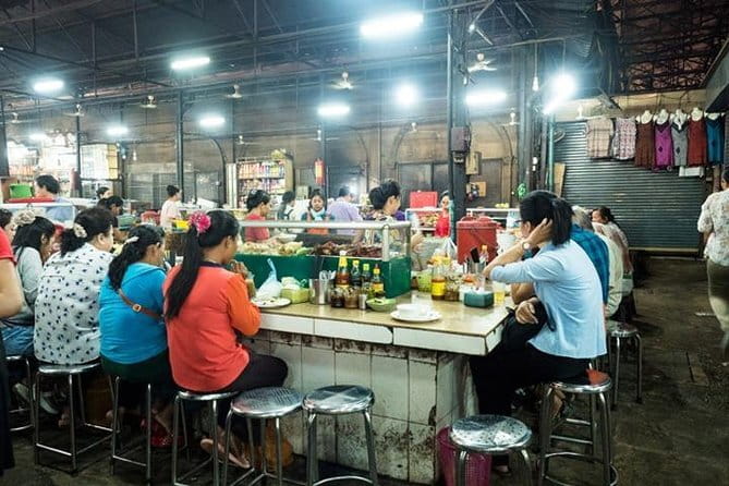 Night Street Tour in Siem Reap - What I’d pack and how to eat confidently on a night street crawl