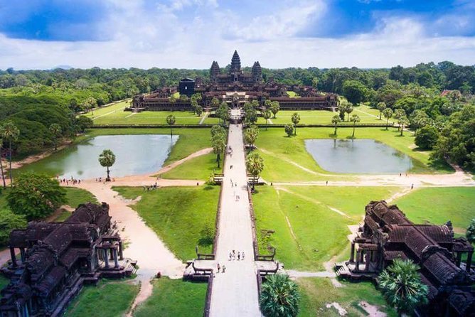 One day Angkor temple tour with private driver - Lunch at a local restaurant: break time that keeps the afternoon enjoyable