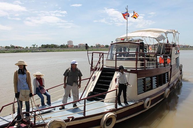 One-Way River cruise/road tour from Phnom Penh to Siem Reap or Siem Reap to PP - Queen Tara Time on the Mekong and Tonle Sap Waters