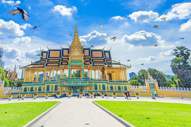 Oudong Mountain and Phnom Penh Full Day Private Tour - Wat Phnom, Independence Monument, and Wat Ounalom: Phnom Penh’s story in key stops