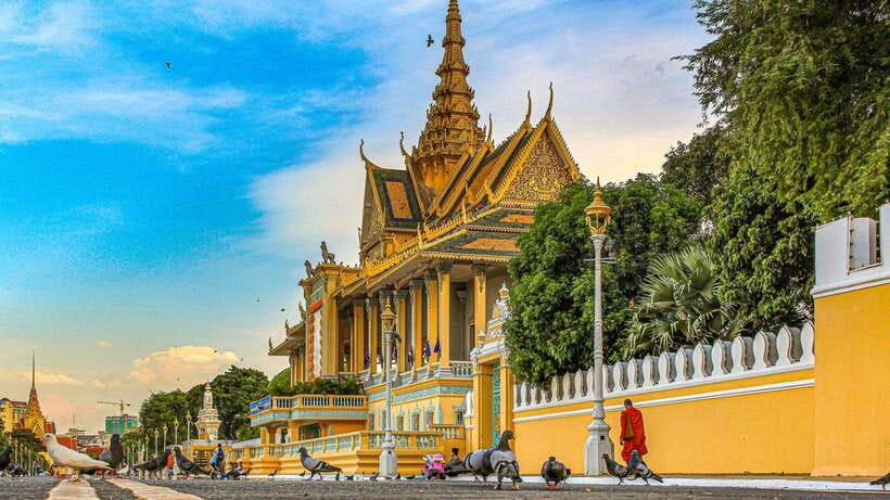 Oudong Mountain & Phnom Baset Private Tours from Phnom Penh - Traop Mountain and Scenic Stops: Quick Views That Break Up the Day