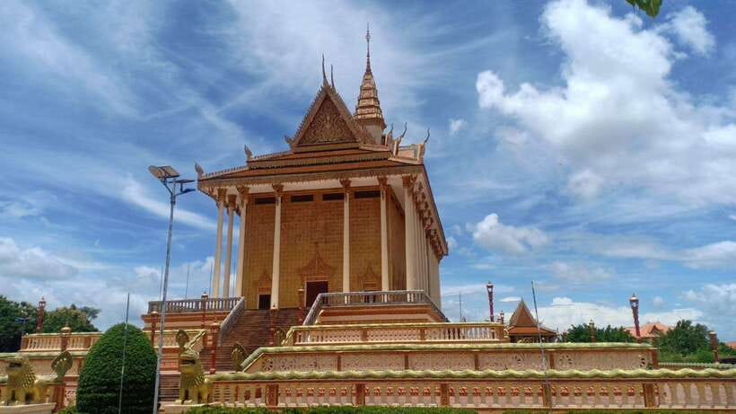 Oudong Mountain - Phnom Penh Former Capital Private Day Tour - Wat Phnom and Lady Penh: Where Phnom Penh’s Story Starts