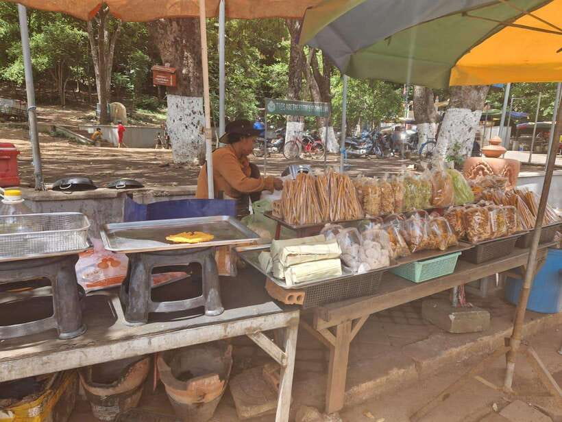 Oudong Mountain - Phnom Penh Former Capital Private Day Tour - Local Market at the Base: Small Bites, Quick Reality Check