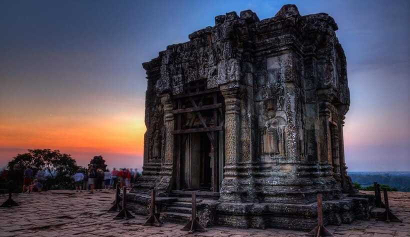 Phnom Bakheng Sunset Tour, Pre Rup, Neak Pean, Preah Khan - Neak Pean at Jayatataka Baray: A Small Island With Big Meaning