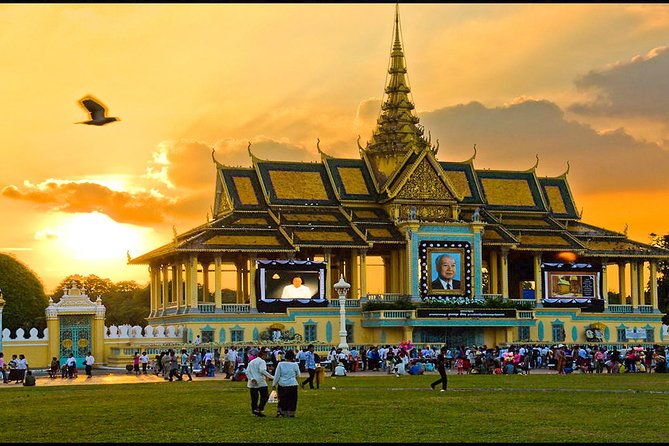 Phnom Penh 1-Day Tour - Central Market (Psar Thmei), Wat Phnom, and the Russian Market