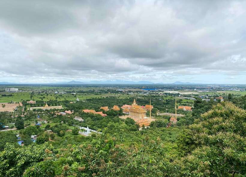 Phnom Penh - Battambang Transfer Plus Stop Sightseeing - Kampong Chhnang and Andong Russey ceramics as a culture stop