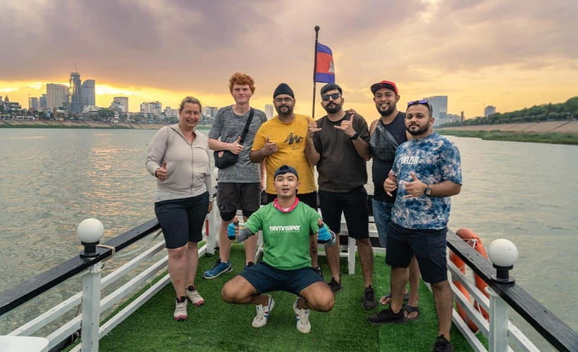 Phnom Penh: Bike & Boat Tour / E-Bike Available - From Sisowath Riverside Park to a local café break