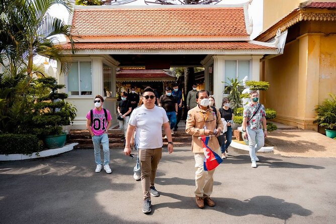Phnom Penh Full Day Private Tour By Tuk Tuk or Taxi Car - Wat Phnom: A Quick Hilltop Breath of Calm