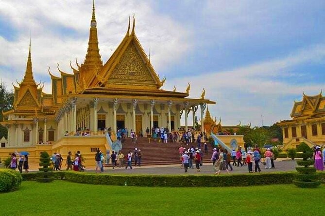 Phnom Penh Full Day Tour with Sunset Cruise on the Mekong River - Wat Ounalom and Wat Phnom, two pagodas that show different layers