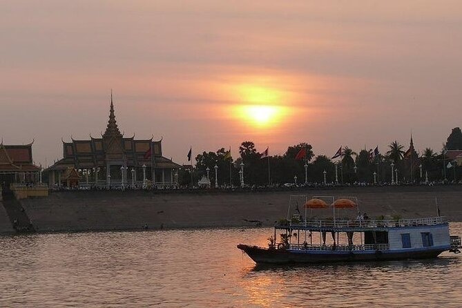 Phnom Penh Full Day Tour with Sunset Cruise on the Mekong River - Independence Monument and the Norodom Sihanouk statue, quick landmarks with purpose