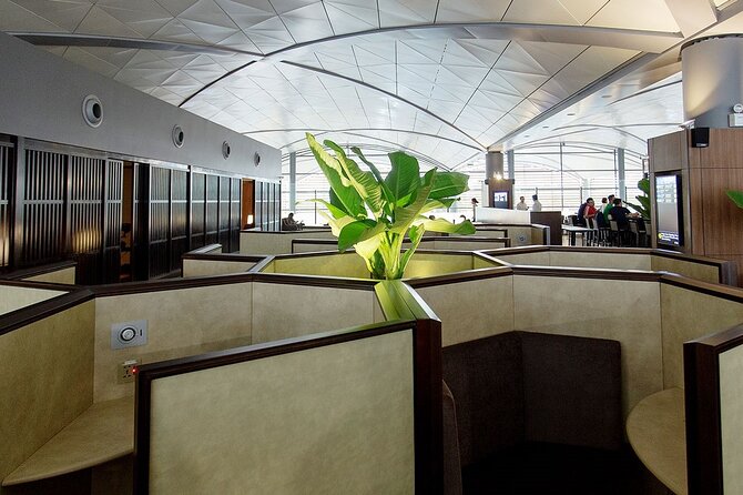 Phnom Penh International Airport Plaza Premium Lounge - Honeycomb-style privacy and the seat design that helps you focus