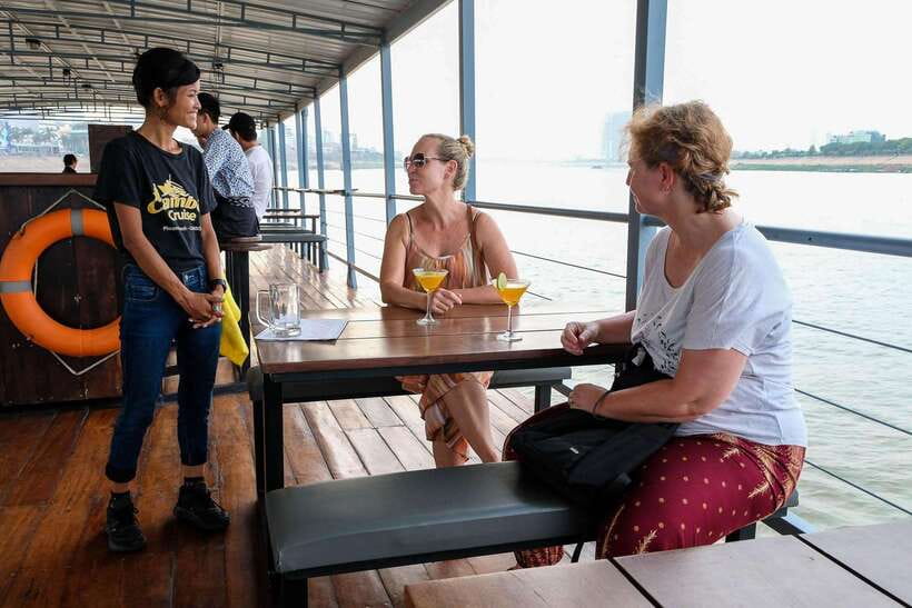 Phnom Penh: Mekong Sunset Dinner Cruise with Live Music - Key things to know before you sail the Mekong