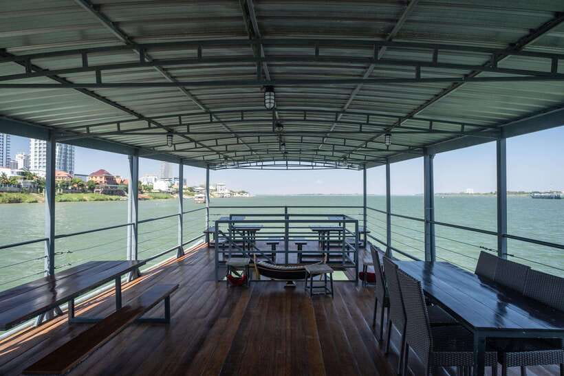 Phnom Penh: Mekong Sunset Dinner Cruise with Live Music - Should you book Cambo Cruise for your Phnom Penh evening?