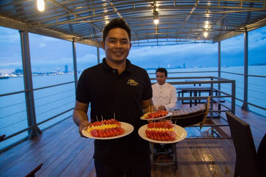 Phnom Penh: Mekong Sunset Dinner Cruise with Live Music - The boat experience itself: comfort, weather, and onboard basics