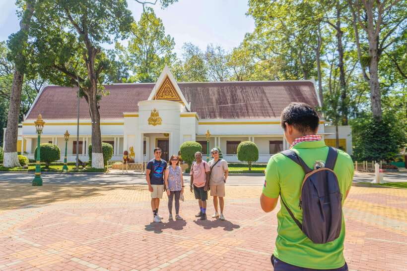 Phnom Penh: Morning Foodie, Market Walking & Street Art Tour - The coffee finish: turning taste into memory