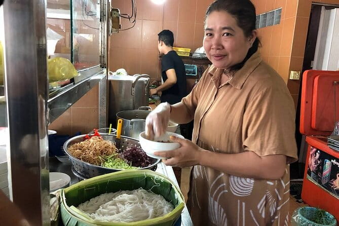 Phnom Penh Night City Highlights & Local Food tour by Tuktuk - Quick Take: What Makes This Night Tuk Tuk + Food Tour Work