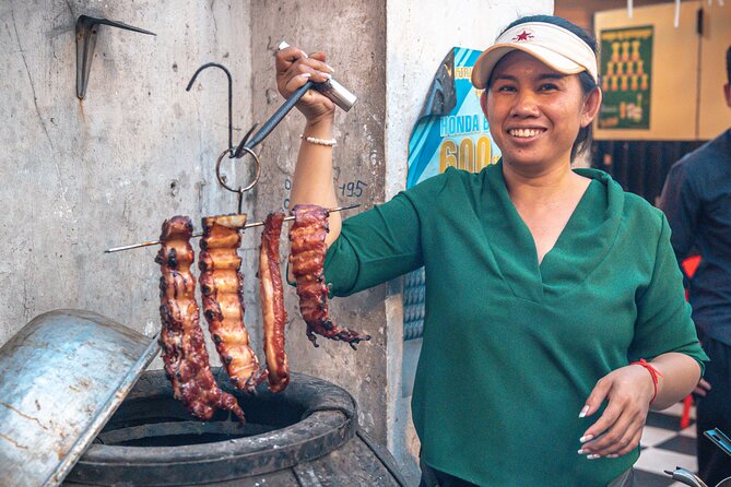 Phnom Penh’s Culinary Underground: Local Food Tour by Tuk-tuk - How the group size changes the whole vibe