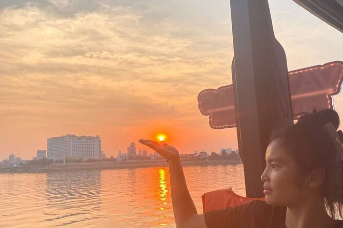 Phnom Penh: Sunset Cruise-Free Beers-Sodas-BBQ Buffet-fruit plate - Pick the right package: $8 can be great, but choose smart
