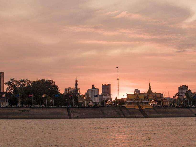 Phnom Penh: Sunset Cruise on Kanika Boat - Down the Tonle Sap: river views that feel close-up