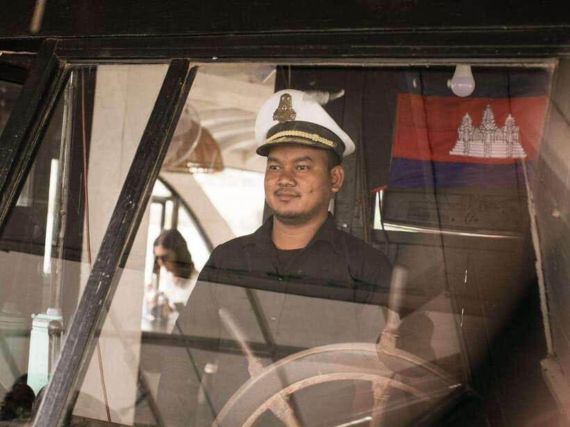 Phnom Penh: Sunset Cruise on Kanika Boat - On-board bar and fusion tapas: what to order and what to budget