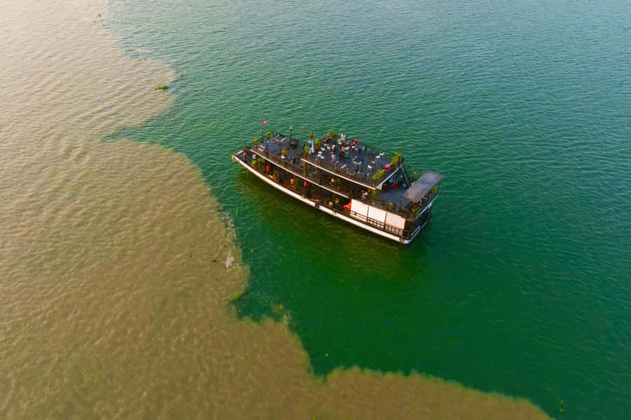 Phnom Penh: Sunset Cruise with Unlimited Beer &Fruit platter - A 90 minute Phnom Penh sunset cruise that feels like a reset