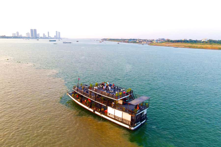 Phnom Penh: Sunset Cruise with Unlimited Beer &Fruit platter - The Four Faces River moment: understanding the confluence while you watch it