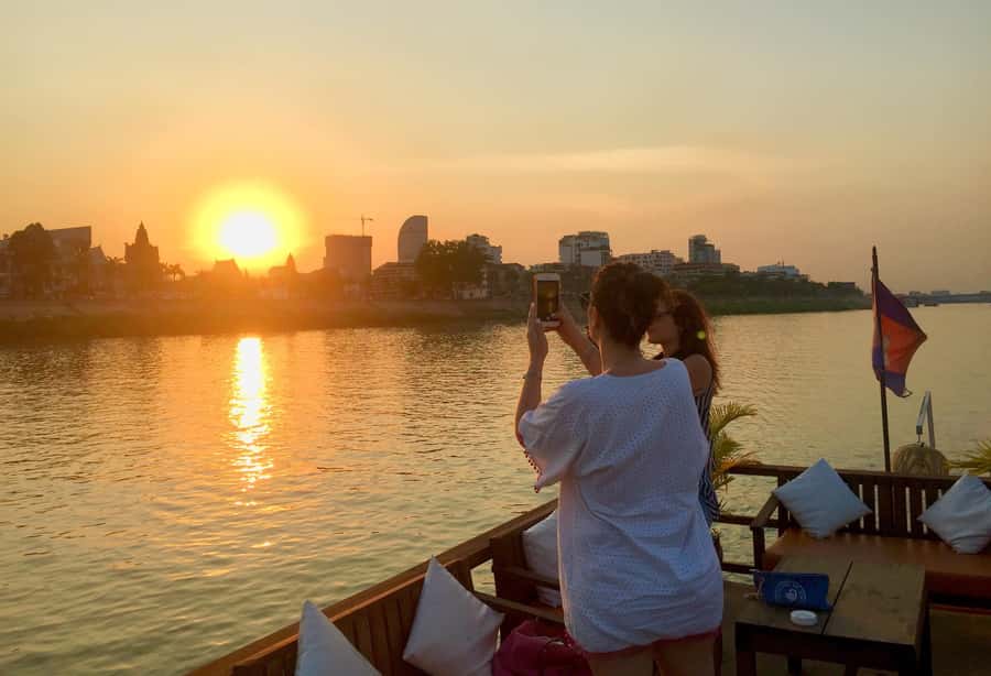 Phnom Penh: Sunset Cruise with Unlimited Beer &Fruit platter - Diamond Island and the fishing village stretch