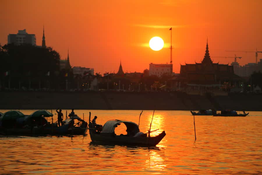 Phnom Penh: Sunset Cruise with Unlimited Beer &Fruit platter - Price and value: why $9 can work if you want a guided evening