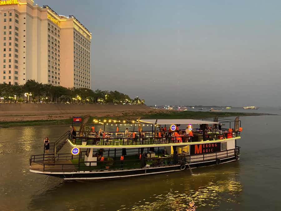 Phnom Penh: Sunset Cruise with Unlimited Beers & BBQ Buffet - Food and Drinks: Realistic Expectations for a Great Value Deal