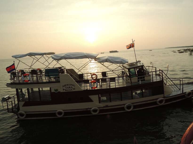 Phnom Penh to Siem Reap cruise/land tour (one way) - The Mekong versus Tonle Sap route: what you might see on the day