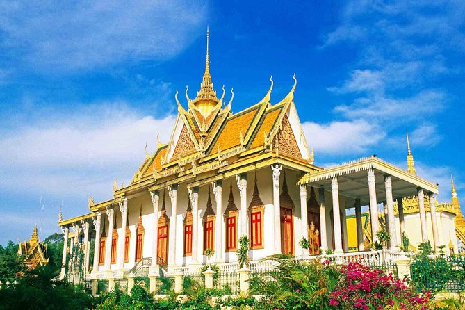 Phnom Penh Tours and Mekong River cruise - National Museum: your history decoder before the heavy stops