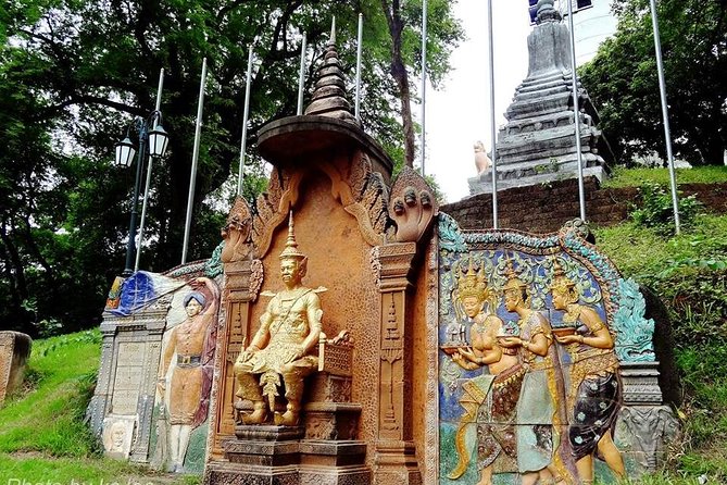 Phnom Penh Vital Discovery-Full Day Tour (Including all services) - Monuments in the middle of the day: Independence and Sihanouk