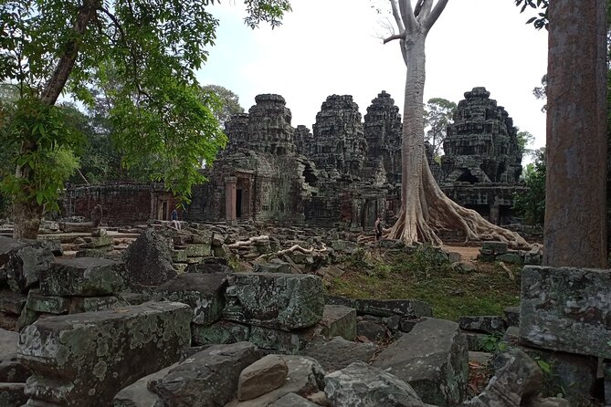 Preah Khan, Neak Pean and Pre-Rup Private Tour - Eastern Mebon and Srah Srang: the reservoir story keeps going