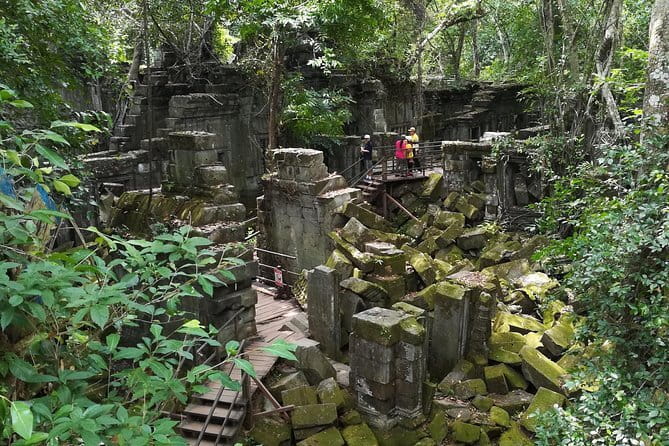 Preah Khan, Neak Pean, Ta Som-East MebonTemple - Grand Circuit - Eastern Mebon: The Elephant Statues You Can Actually Count