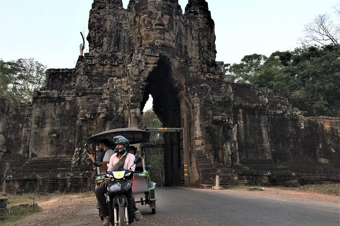 Private Angkor Sunrise Bayon Ta Prohm Bonteay Srie Vip Tour - What to wear and bring at 4:40 am, and who this tour fits