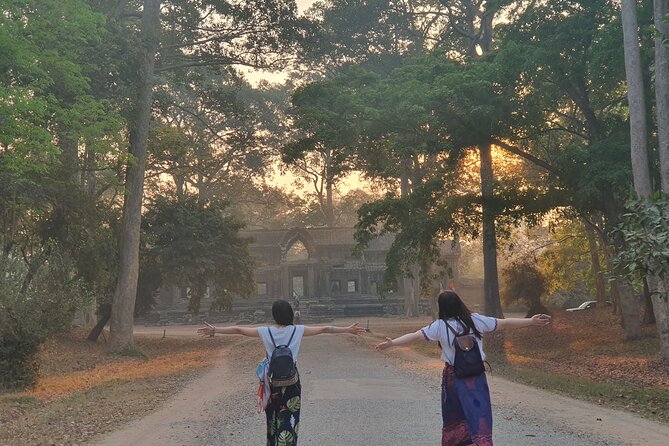 Private Angkor Sunrise & Major Temples Tour by English Speaking SUV Car Driver - Sras Srong reservoir stop: a quieter pause in the program
