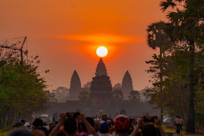 Private Angkor Wat Sunrise Guide Tour include Breakfast and Snack - Dress code and packing that will save you at Angkor