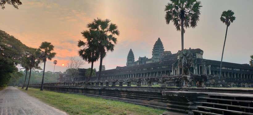 Private Angkor Wat Sunrise Tours And Sunset Floating Village - Kompong Phluk on Tonle Sap: Boat Rides, Canoeing, and Sunset