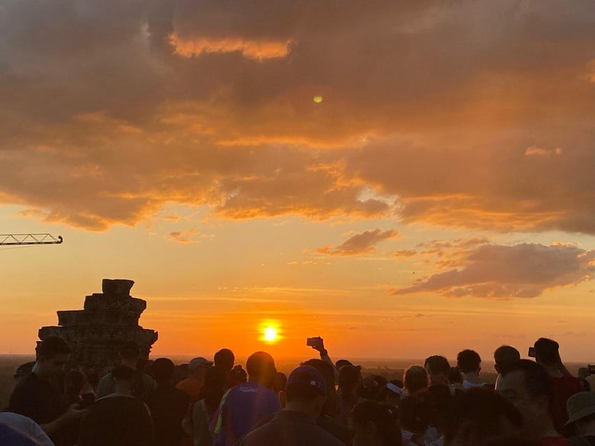 Private Angkor Wat Sunset Tour with Lunch and Snack Included - Lunch Near the Temples, Plus Snacks to Keep You Going