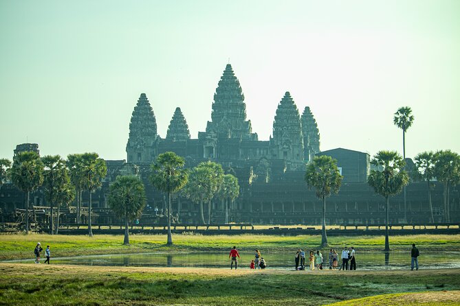 Private Angkor Wat Tour & Angkor Park/Heritage With Local Guide - Stop 3: Bayon Temple, The Towers That Pull You In