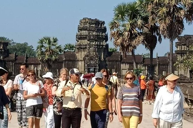Private Banteay Srei and 4 Temples Guided Tour - Dress, shoes, and temple etiquette you should follow from the start