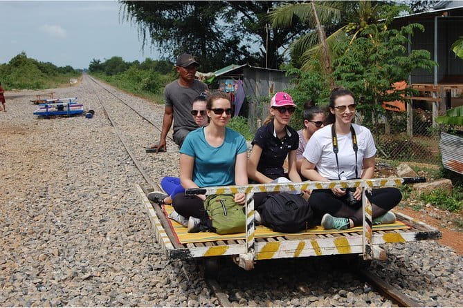 Private Boat from Battambang to Siem Reap via Tonle Sap Lake - Tonlé Sap Lake stop: how the lake changes the mood