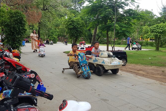 Private City Tour in Siem Reap - Psar Chaa (Old Market), souvenirs with real street energy