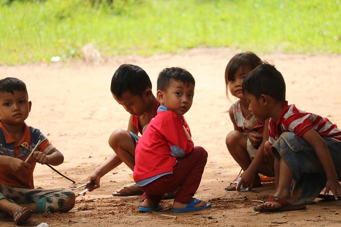 Private City Tour in Siem Reap - Royal Residence and Garden, prayers, and quiet respect