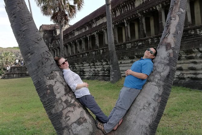 Private Four Days Angkor Complex with Kompong Phluk Village Tour - Day 1 Temple Circuit: Banteay Srei to Pre Rup (Pink Sandstone and Storytelling)