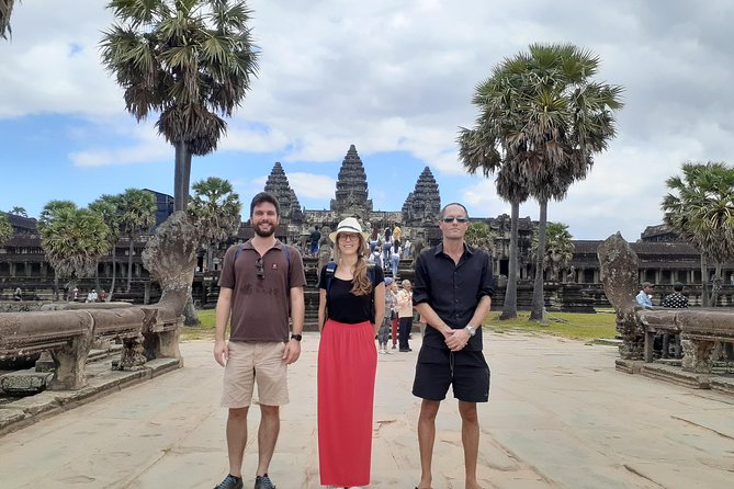 Private guided Full -day Angkor tour with sun set - Phnom Bakheng sunset: ending with a view over Angkor Wat