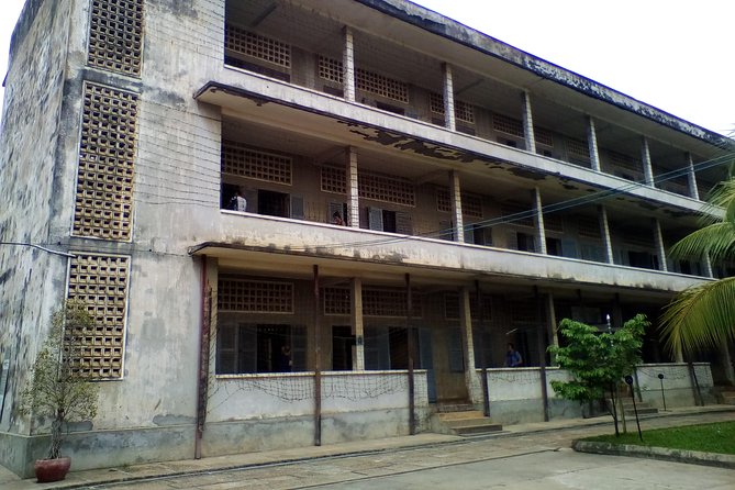Private Half Day Trip to Genocidal Museum & Killing Field - Tuol Sleng Genocide Museum (S21): what to expect in the first hour