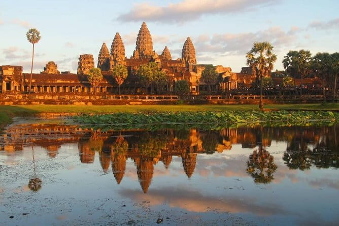 Private Kbal Spean Trekking Tour with Banteay Srei - Banteay Kdei, Monks’ Cell Courtyards and a Calm Finish