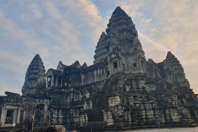 Private must-visit Temples Tour with Guide & Tuk Tuk