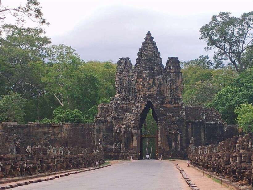 Private One Day Tour with Sunrise at Angkor Wat - Private transport and a licensed guide, not a rush job